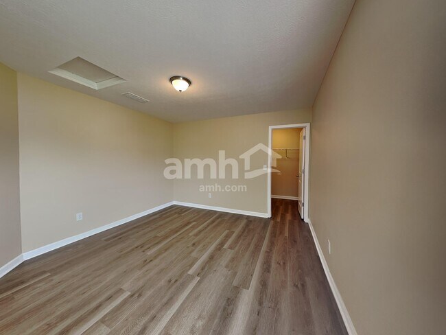 Building Photo - 9073 Bunker Hill Way