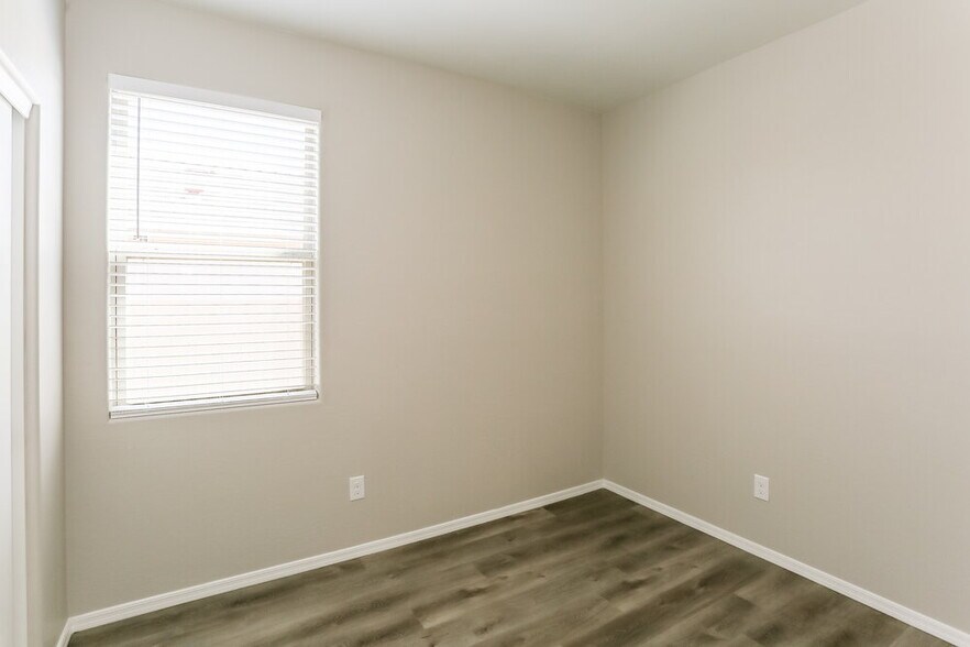 Building Photo - 6873 S Blue Hills Dr