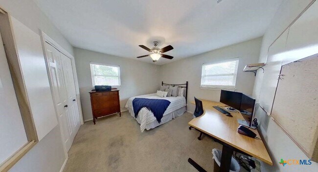 Building Photo - 323 Cardinal Dr