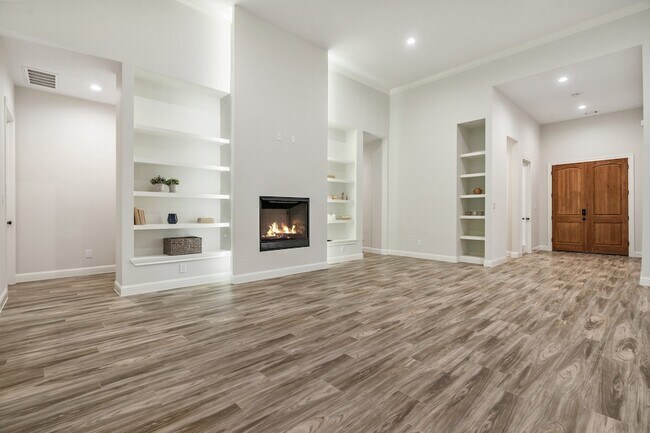 Building Photo - 12110 S Tara Plantation Dr
