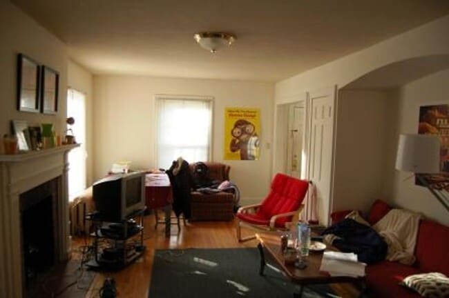 Building Photo - 143 Lathrop St