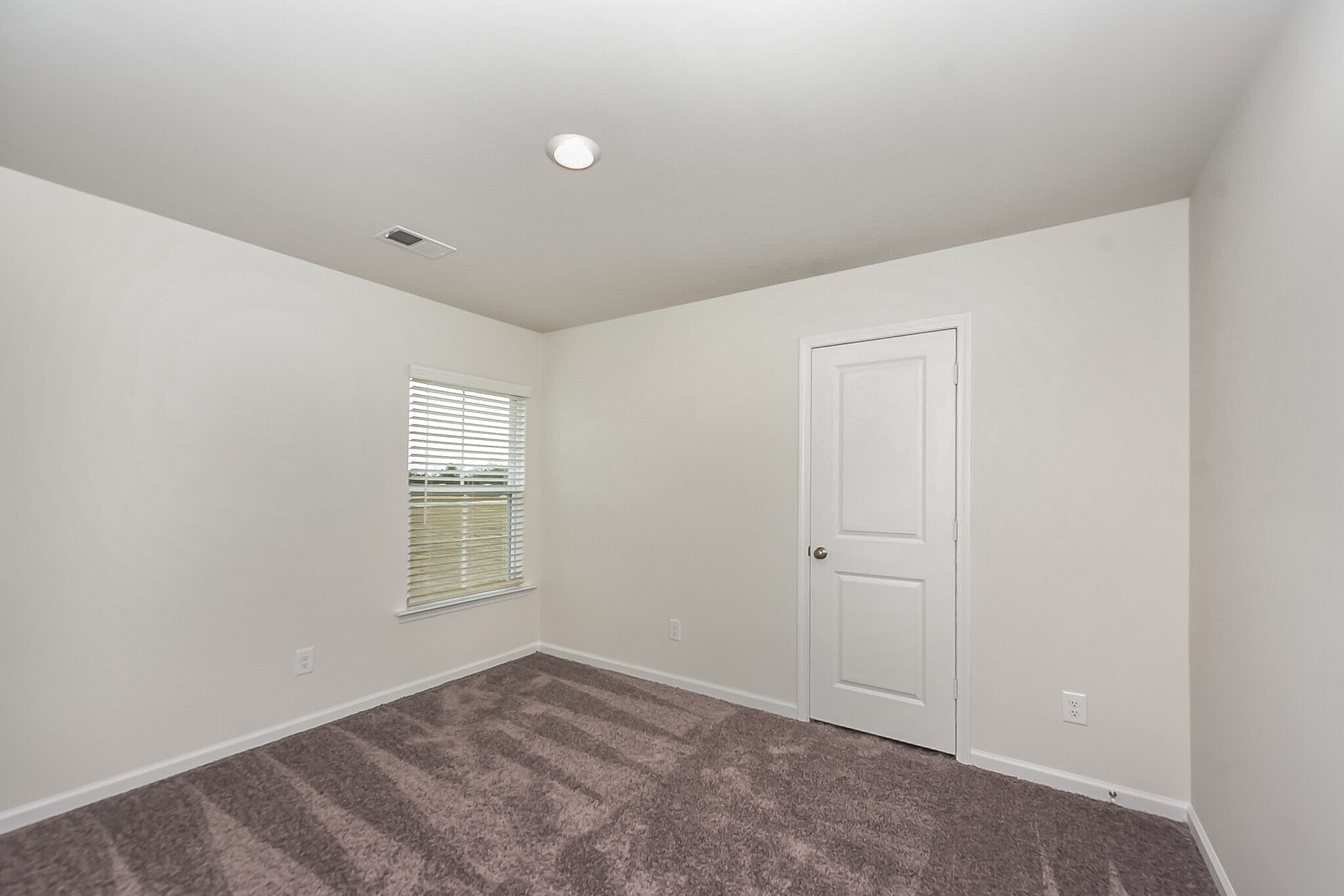 Building Photo - 153 King Buck Dr