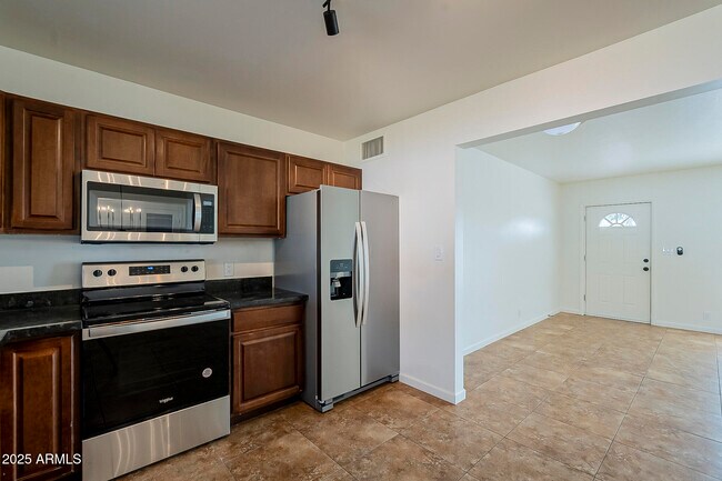 Building Photo - 481 N Sunset Dr