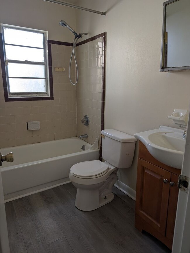 Building Photo - Tower Oaks 6934