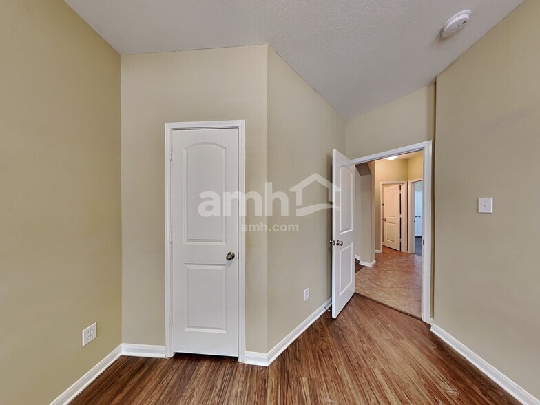 Building Photo - 26314 Longview Creek Dr