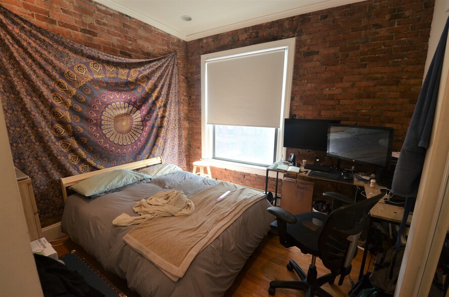Building Photo - 407 Marlborough St