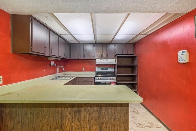Building Photo - 112 Camelot Dr