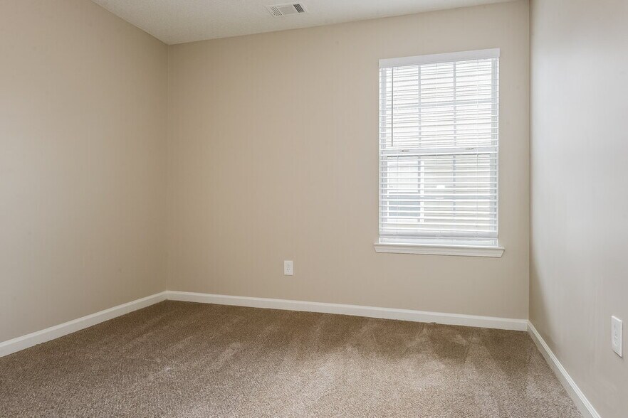 Building Photo - 824 Summit Park Trail