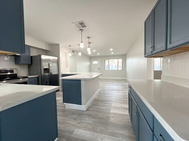Building Photo - REMODELED 3 BEDROOM PLUS BONUS ROOM/BEDROOM. GREAT BACKYARD