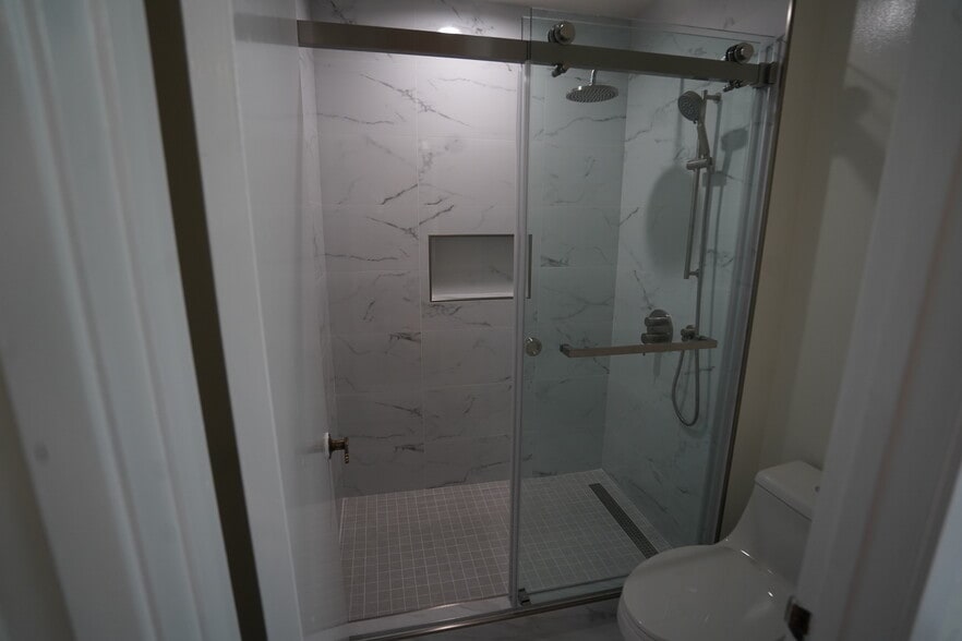 Building Photo - 2396 Shoreside Ct