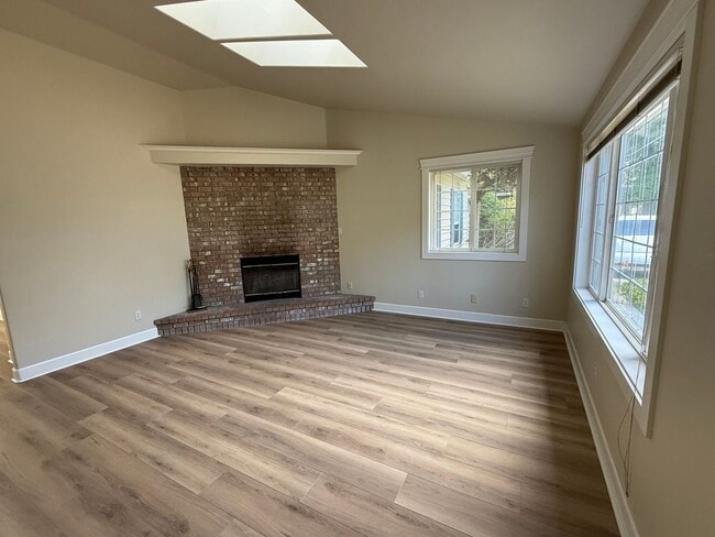 Building Photo - Charming No-Stairs Rambler – Move-In Ready...