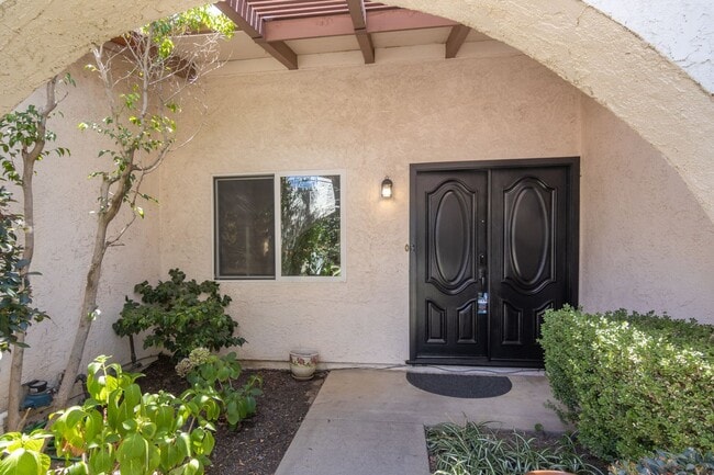 Building Photo - Spacious 3-Bedroom Home with Pool, Jacuzzi...
