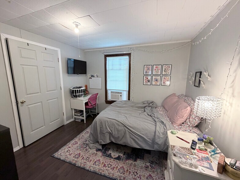 Room 1 - 1202 Churchill Ave