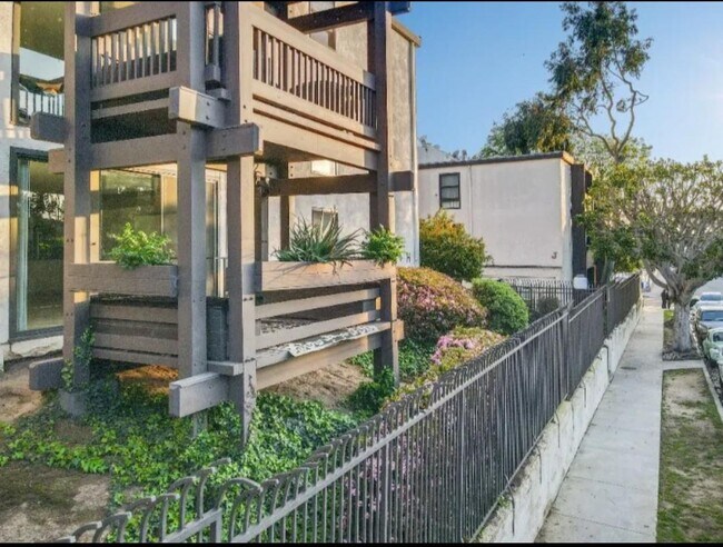Building Photo - 7742 Redlands St