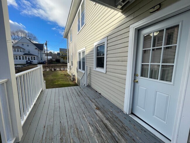 Building Photo - 25 S Onota St