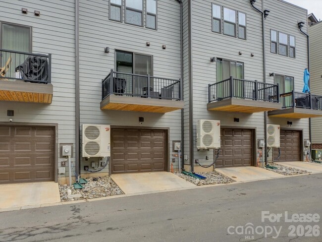 Building Photo - 6112 Station Crossing Ave