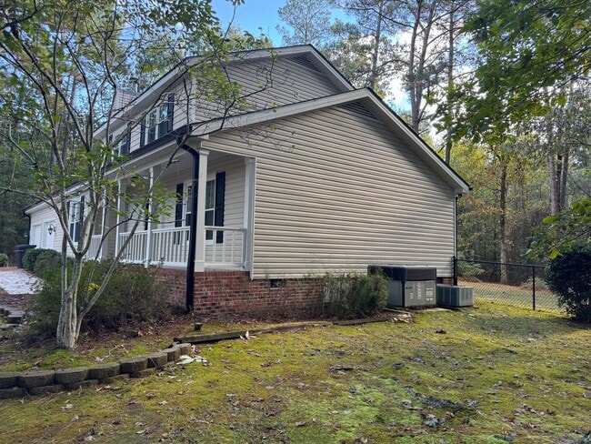 Building Photo - 3BR/2.5BA Home on 1 Acre in Spring Lake