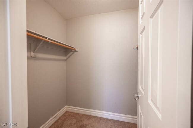 Building Photo - 211 Wicked Wedge Way