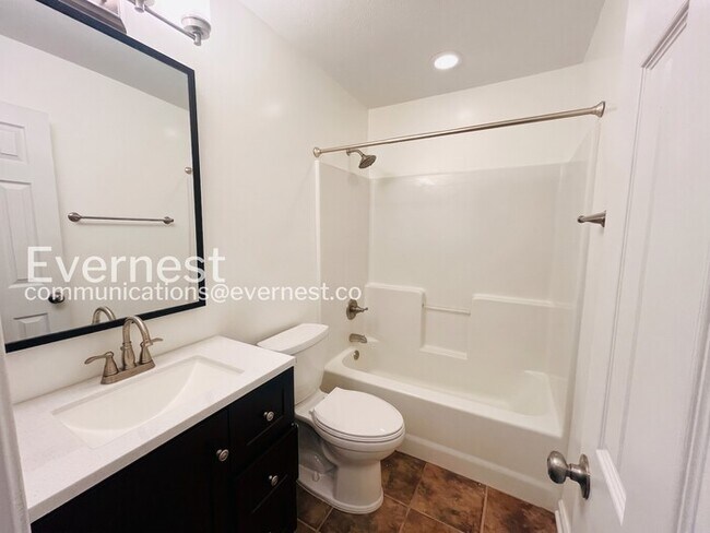 Building Photo - 3 Bed/2 Bath Home with Garage / Pet-Friendly / Vouchers Accepted / Available Now!