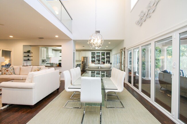 Building Photo - **STUNNING POOL HOME**4BEDS / 4.5BATHS**AQ...