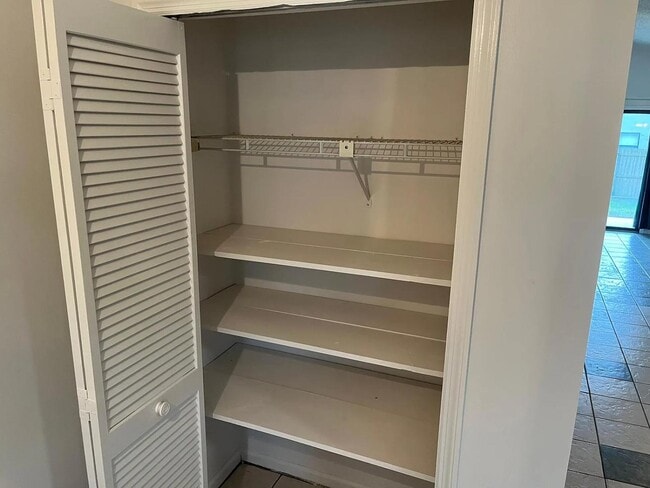 Building Photo - 224 Vista Grande Dr