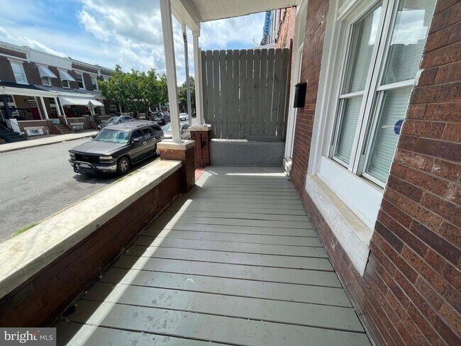 Building Photo - 1736 Darley Ave