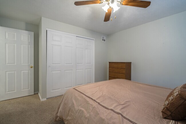 Building Photo - 3 Bedroom Home In St. George With Spacious Backyard