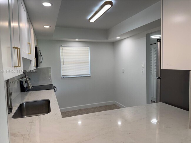 Building Photo - 5100 SW 90th Ave