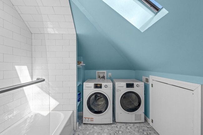 Building Photo - 4 Bed 2 Bath - Twinbrook Cape Cod - Move In Ready