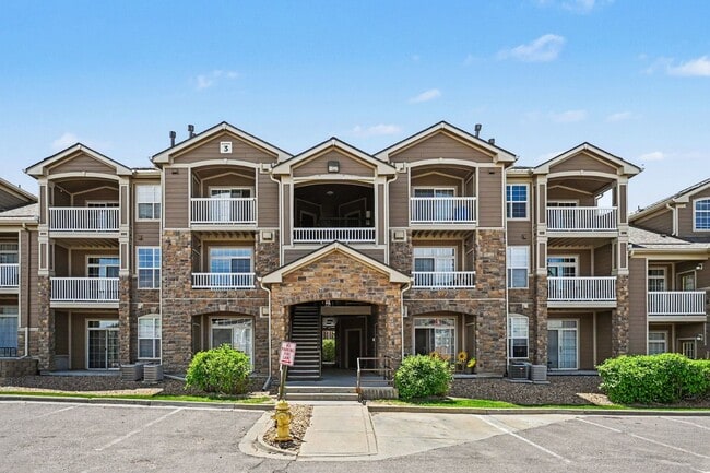 Building Photo - Charming Englewood Condo | 2 Bedrooms, Covered Parking & Community Pool