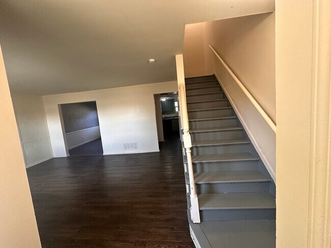 Building Photo - 3bed/2.5bath