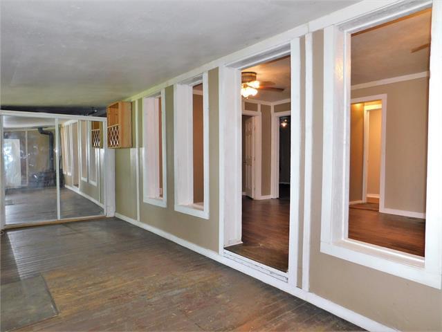 Building Photo - 554 Jay St