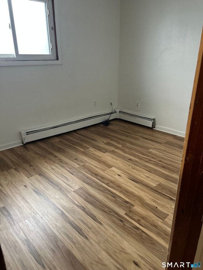 Building Photo - 66 York St