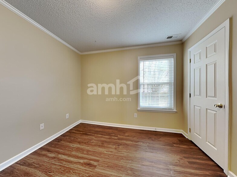 Building Photo - 409 Ascott Way