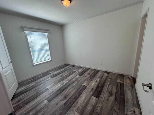 Building Photo - 112 Paradise Dr