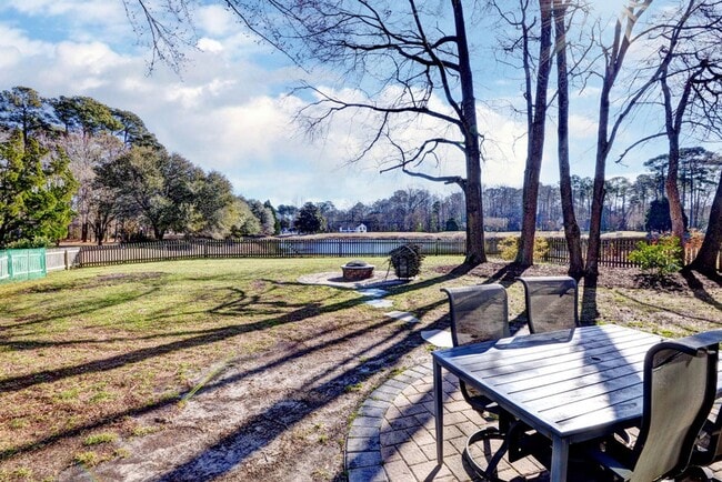 Building Photo - Lovely Home in Seaford