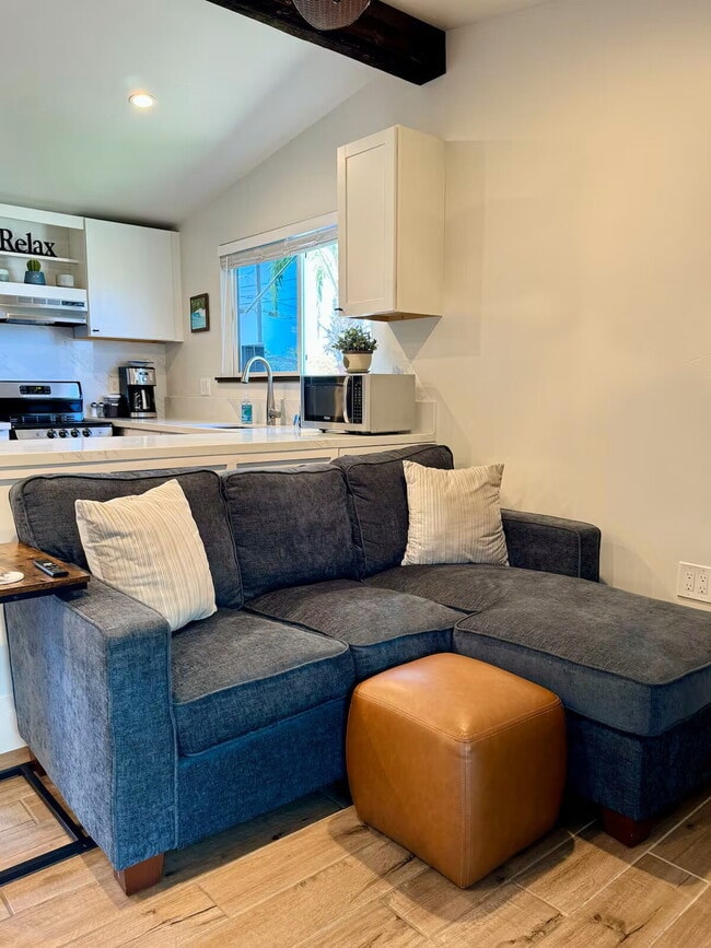 Building Photo - Turn Key North Clairemont Studio | Vaulted Ceilings & Private Patio