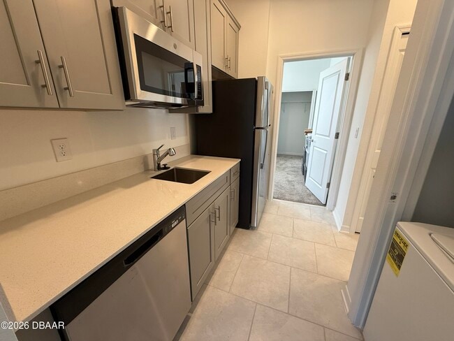 Building Photo - 412 Three Oaks Dr