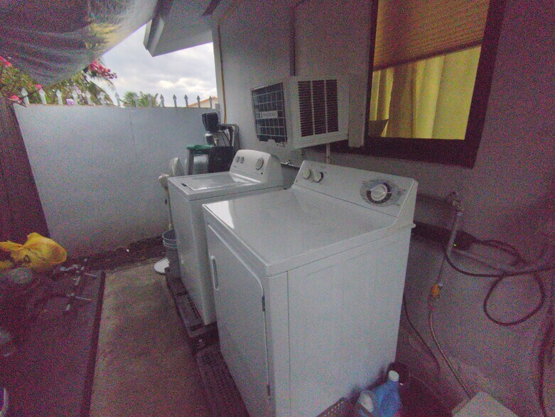 Building Photo - 901 SW 103rd Ct