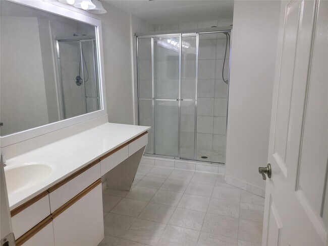 Building Photo - 3530 Mystic Pointe Dr