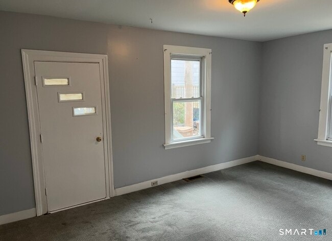 Building Photo - 109 1/2 Oak Ave