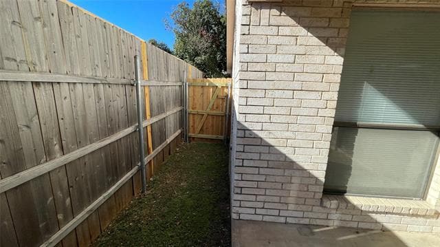 Building Photo - 308 Sierra Way