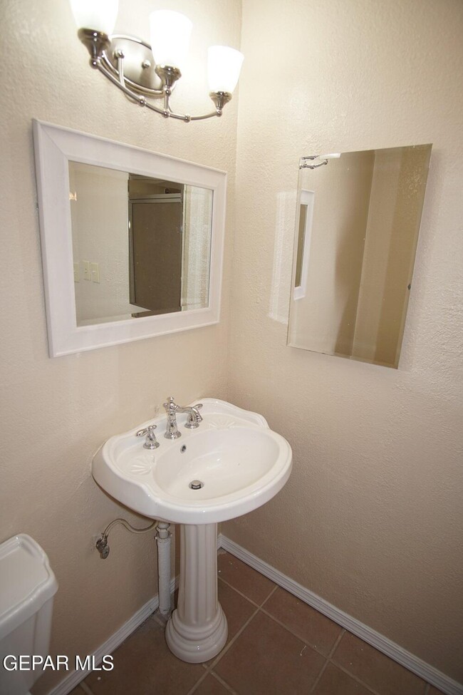 Building Photo - 10551 Kinross Ave