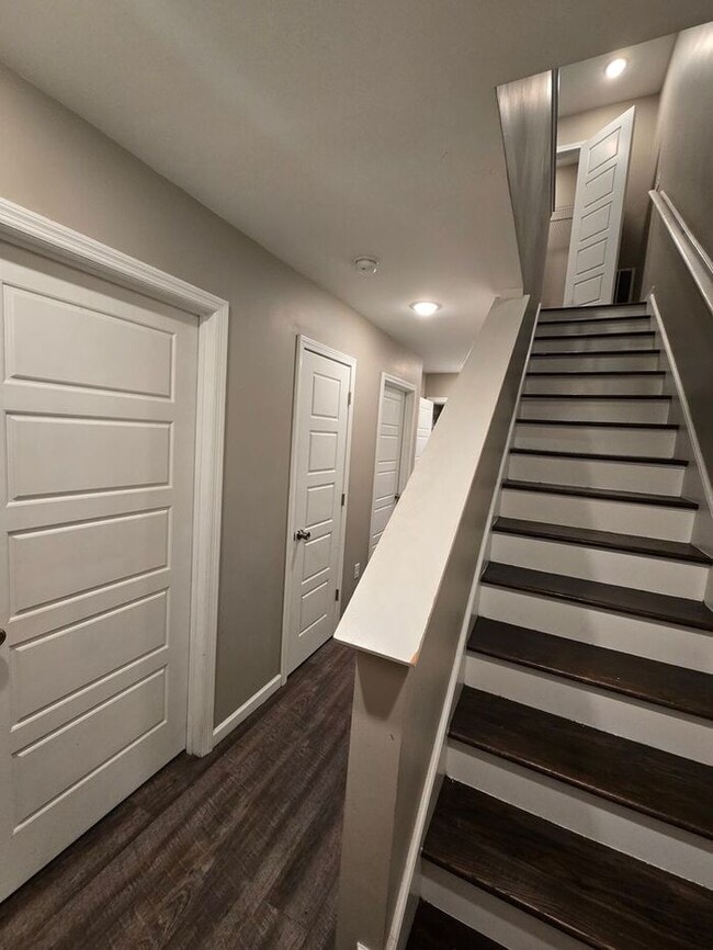 Building Photo - Your Winter Shared Housing Solution – Comfort, Convenience, and Savings!