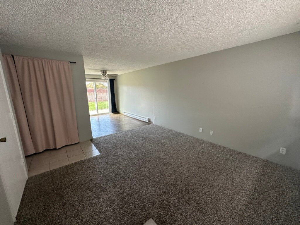 Building Photo - 226 W 21st Ave