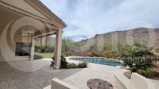 Building Photo - 902 E Desert Flower Ln