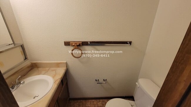 Building Photo - 493-432 32 Rd