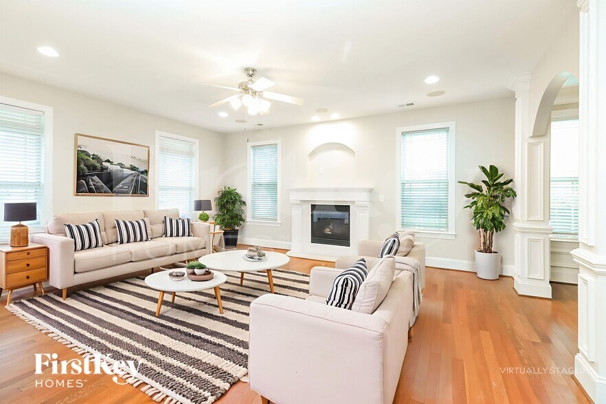 Building Photo - 3310 Lucy Dr