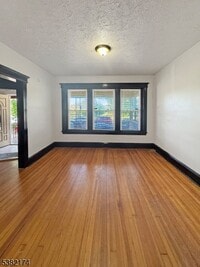 Building Photo - 104 Dayton St