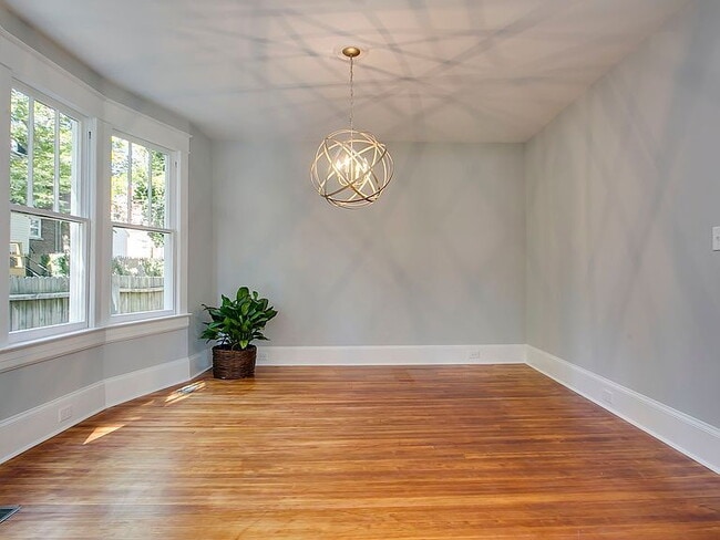 Building Photo - 926 W Trinity Ave